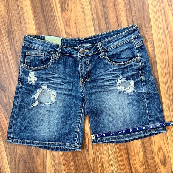 Machine Distressed Low Rise Denim Jean Shorts – Size 30 – Frayed Ripped Style - Picture 8 of 11